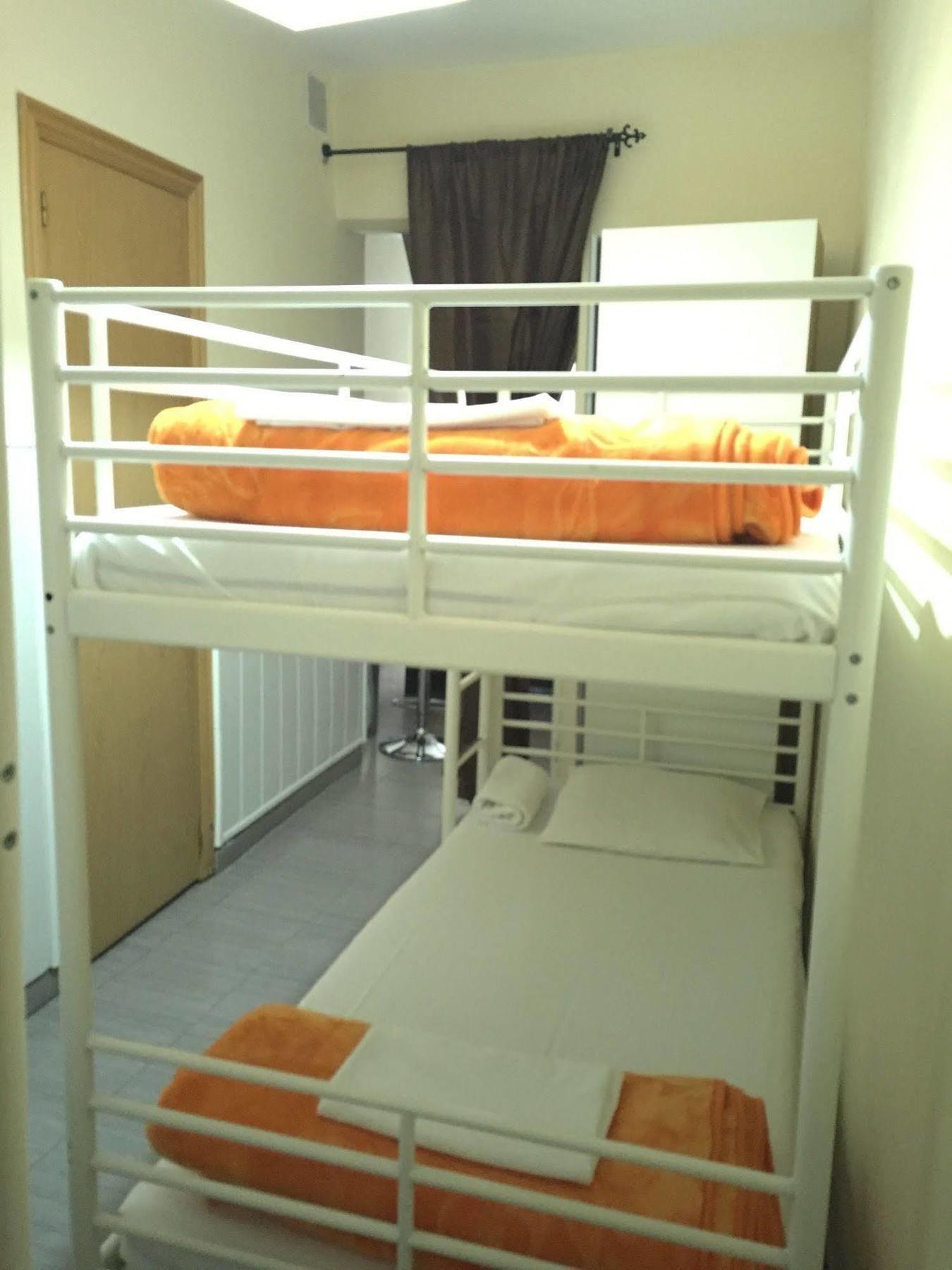 מדריד Hostal Oxum מראה חיצוני תמונה