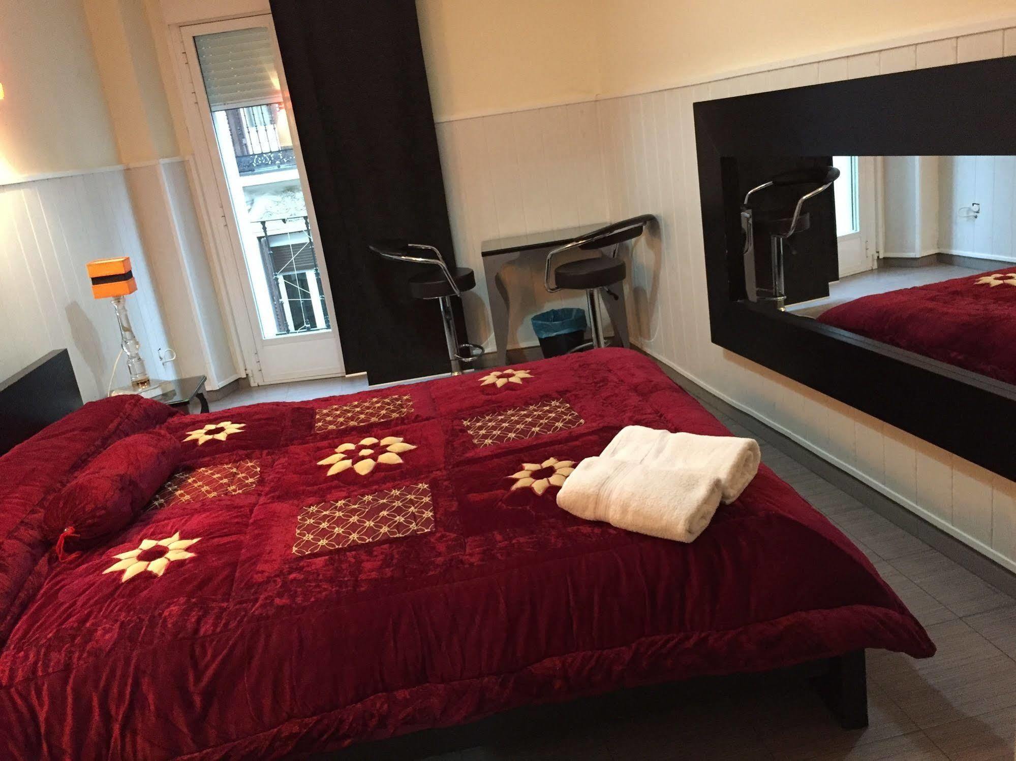 מדריד Hostal Oxum מראה חיצוני תמונה